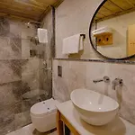 Otel Concept Cave House