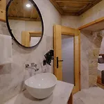 Otel Concept Cave House