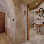 Concept Cave House Otel